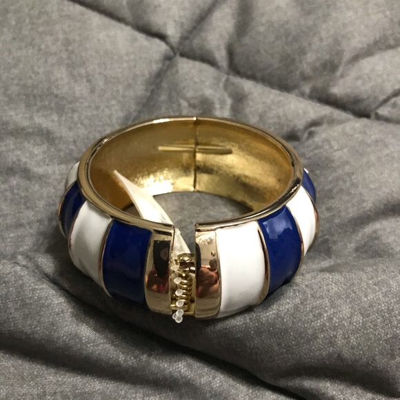 Bangle Bangle by Amrita Singh - Picture 4 of 4